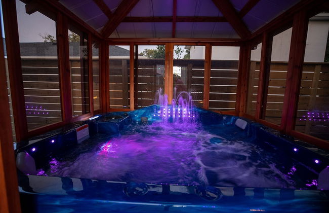 Brand New Modern Pet Friendly Zen Home W/ Private Home Theater & Hot Tub! 2 Bedroom Home by RedAwning - Photo 45