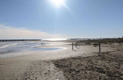 Nice beachside 2-BD apt near Barcelona - Foto 7