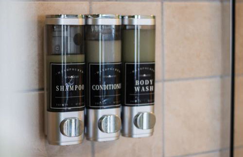 Lakefront Getaway with Dock Pool Sunset Games - Foto 25