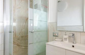 Modern House for Couples & Business Stays - Foto 3