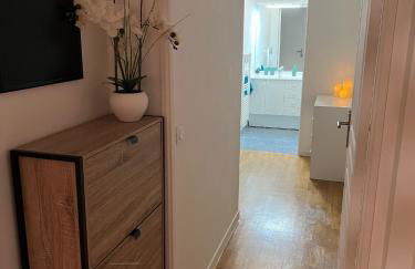 PARIS-MONTROUGE Magnifique appartement 3 pièces de 75m2 avec PARKING - très cosy pour 1 - 8 personnes refait à NEUF -ENTIRE APARTMENT LUXURIOUS AND WARM -Montrouge Paris 14ème - Proche Aéroport Orly Parc Expositions Porte de Versailles FREE WIFI GRATUIT - Foto 26