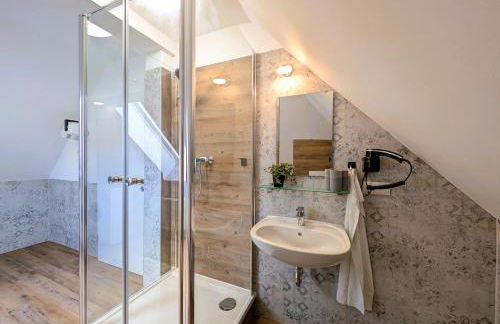 BohnApartments Schiller 7- Penthouse- WLAN- Parking- citynah - Foto 16