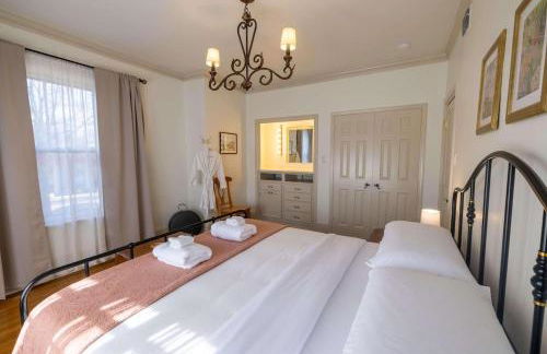 Historic Tudor Home, Heated Pool - Photo 10