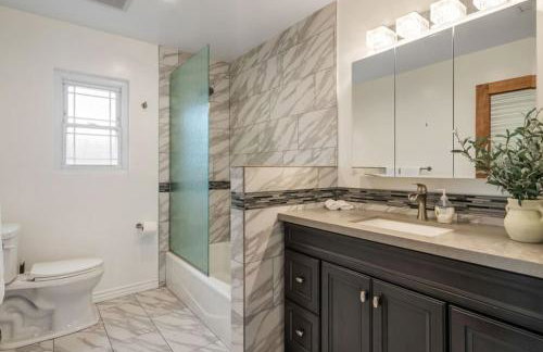 Stunning Retro Beach Oasis, Dual Living, Pool - Foto 34