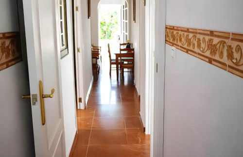 Chalet de Lujo con Piscina Privada cerca de Sevilla - Photo 18