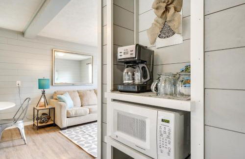 Lake and Trail Access Cape Fair Cottage with Deck - Foto 12