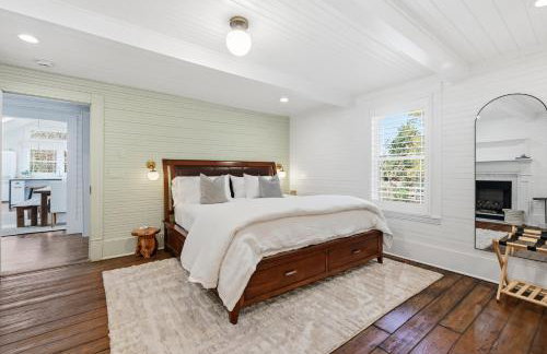 Relax in an upscale, renovated gem - Foto 23