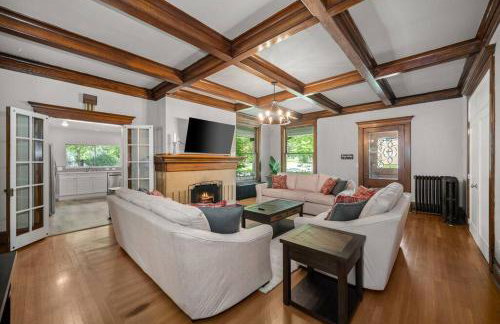 Entire Main level of Beautiful Historic Home - Foto 25