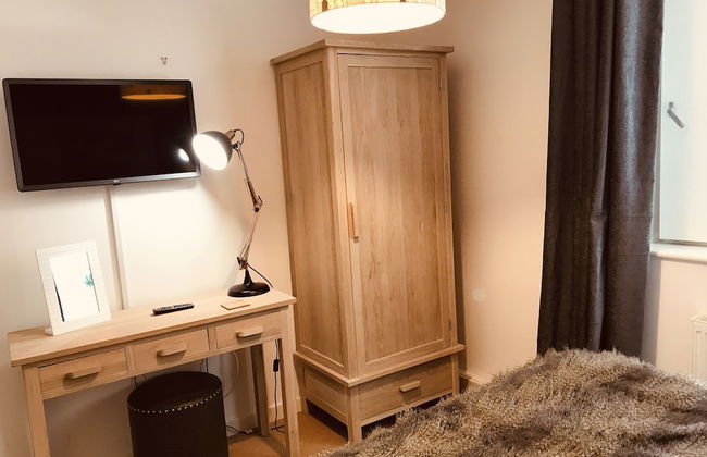 2 Bedroom Luxe Dockland Apartment with Parking - Foto 13