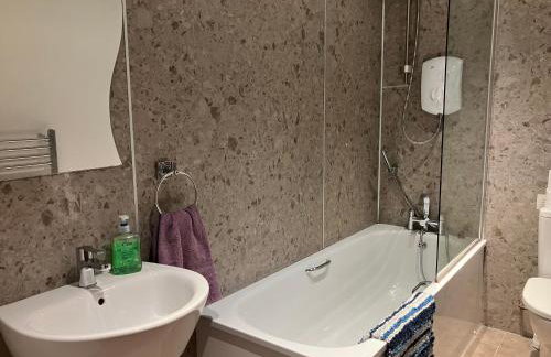 Berryhill West Steading - Peterhead - 3 bedroom 2 bathroom self-catering - Sleeps 5 - Private off-road parking - Yard & Shed - Suit Contractors - Newly Refurbished - Underfloor Heating - Drying Room - Golf Driving Range - Cafe - Extensive Footpaths - Foto 11