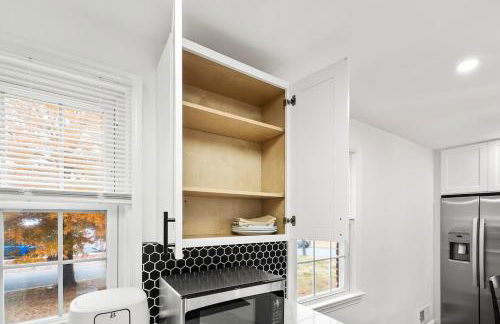 1 min to DC 8 beds sleeps 16 with yard and parking - Foto 15