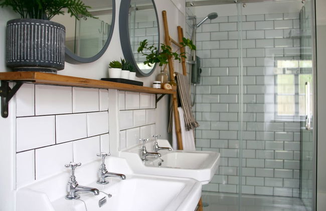 Beautiful 6-bed - Sleeps 12 - Stunning Views - Photo 19