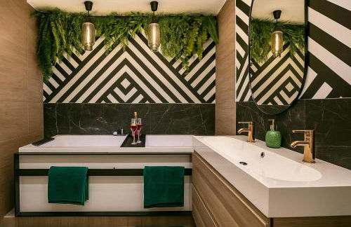 Tropical Jacuzzi Oasis - Terreaux - Photo 3