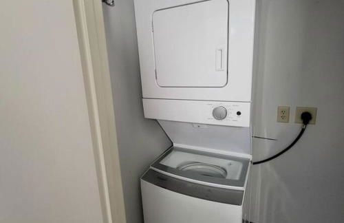 #3 Downtown Free Parking- Walk to Gainbridge, Lucas Oil, Conv Cntr - Foto 5