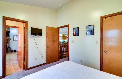 Burnside Resort Cabin with Hot Tub and Outdoor Spots! - Foto 14