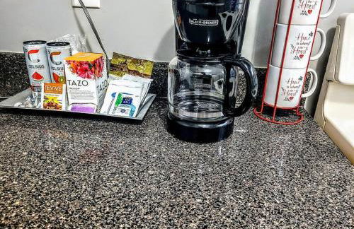 Cozy Delightful Private Studio near Rhodes College, Shuttle, & Vehicle Rental - Foto 9