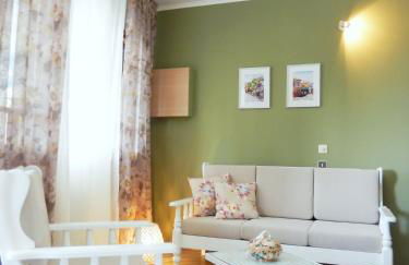 Portico Cozy Home - Photo 24