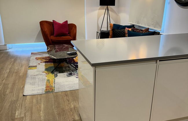 STUNNING 2 BED APARTMENT WITH PARKING - Foto 30