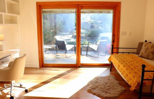 Lux, designer 8-acre retreat with private creek - Foto 47