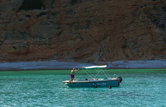 Alquiler de barco sin licencia en Puerto Addaya - Foto 8