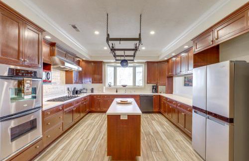 Spacious Group Retreat with Game Room in Marshall! - Foto 8