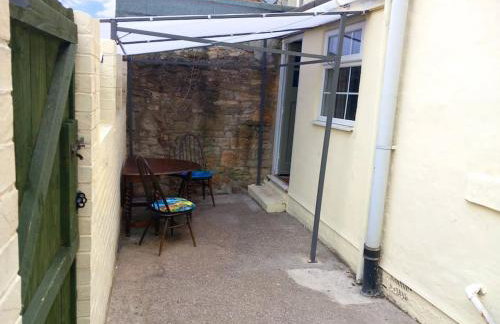 Peaceful Home from Home - Spacious 3 Bedroom House Accommodating 7 - Ideal for Families and Workers - Foto 14