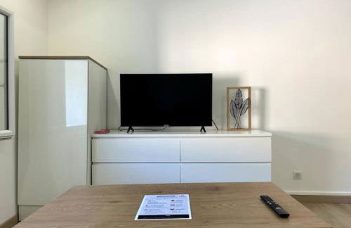 Studio rénové centre-ville de Lagnieu / WIFI - Foto 8