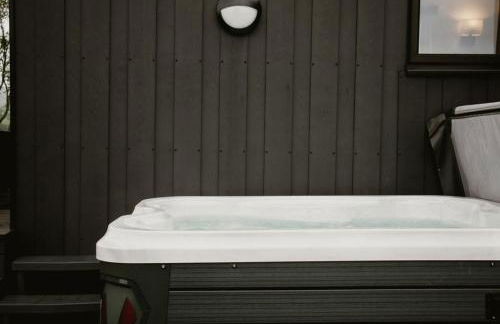 Luxury 2 Bedroom Glamping Pod with Hot Tub at Aganmore Farm Glamping - Pod 2 - Foto 17