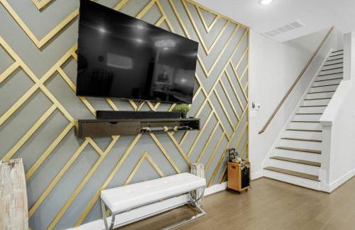 Gray Lux Hse 3BR 3 and half Ba MedCenter DownTWN HotTub - Photo 15