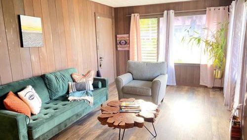 THE HILO HOMEBASE - Charming 3 Bedroom Hilo Home, with AC! - Foto 1