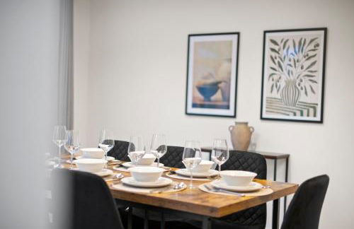 4 Bed House in Maidenhead, by ARP Homes, Driveway & Big Private Patio, Perfect Location for Business and Family Stays - Foto 28