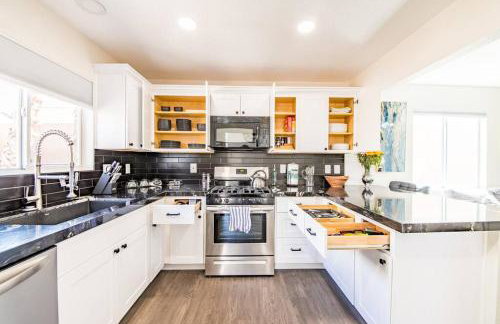 Gorgeous home away from home 3 bed 3 bath W/ pool - Foto 22