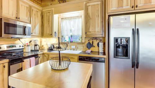 Newly Refreshed! Suches Cabin with Deck, Fire Pit - Foto 4