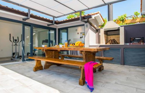 Villa with Swimming Pool, Outdoor Kitchen, Sauna, Hot Tub, Play Area, Sea View - Foto 4