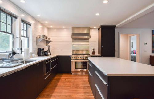 Gorgeous Renovation Walk to Water - Photo 2