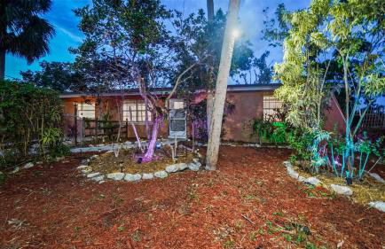 Sunny 3BR Oasis with Water View and Beach Gear Near Siesta - Foto 35