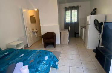 Apartment Sleeps 2 with On-Site Parking - Foto 15