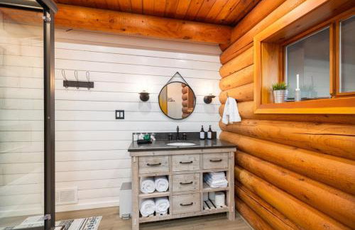 Riverfront getaway with sauna near mountains and hiking - Foto 39