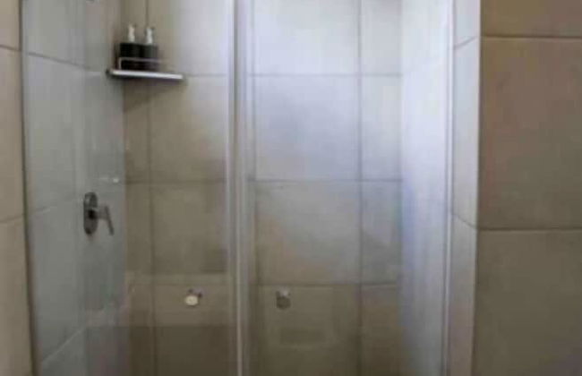 Contemporary Spacious & Comfortable Apartment - Foto 10