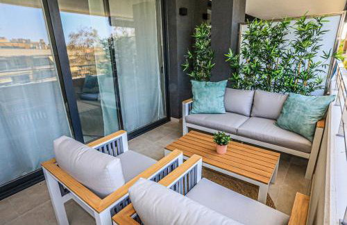 Penthouse apartment with pool next to beach & port - Foto 3