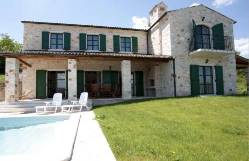 Spacious villa with 10x5m pool, aircon. Rural retreat, stunning views. - Foto 1