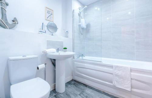 1BR & 2BR Apt -for CONTRACTORS- free PARKING close to EVERTON & ANFIELD stadium, Liverpool City Centre managed by Chique Properties Ltd - Foto 45