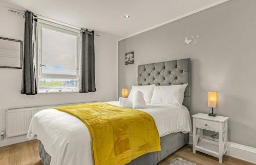 Amazing Marina-Overlooking 1Bed - Photo 15