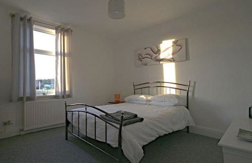 Charming 3-Bed House in Whitwell village - Photo 7