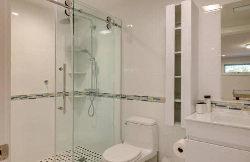 Cape Cod Home w/Ocean View, Roof Top, Pool & Hot Tub - Photo 29