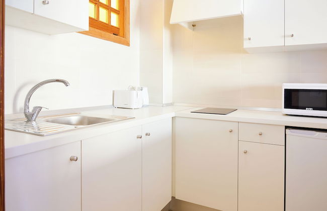 Sol y Mar Apartments - Photo 12