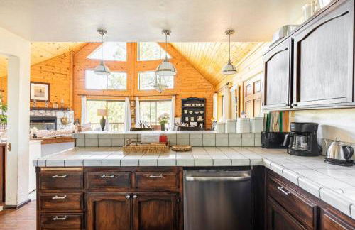 ADELAIDE HILL IN PINE MOUNTAIN CLUB BREATHTAKING VIEWS 3Bd 3Bth SPA TUB - Foto 8