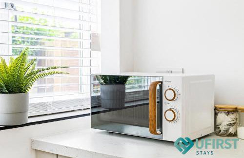 Ideal 4BR Home - Near City Hospital, Sherwood, Clinton Market, QMC & City Centre - Sleeps 8 - Foto 22