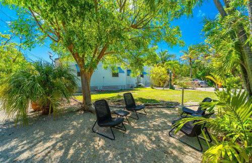 Waterfront Beach House with Dock & Heated Pool - Foto 12