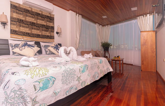 Galapagos and Beyond - Photo 5